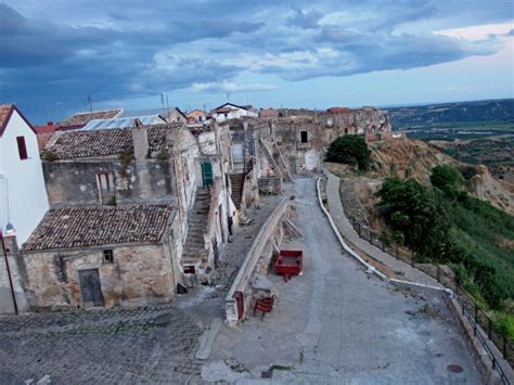 Montalbano Jonico: la città tra i calanchi